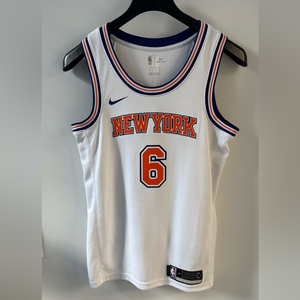 Unisex New York Knicks Kristaps Porzingis White Nike Swingman Jersey